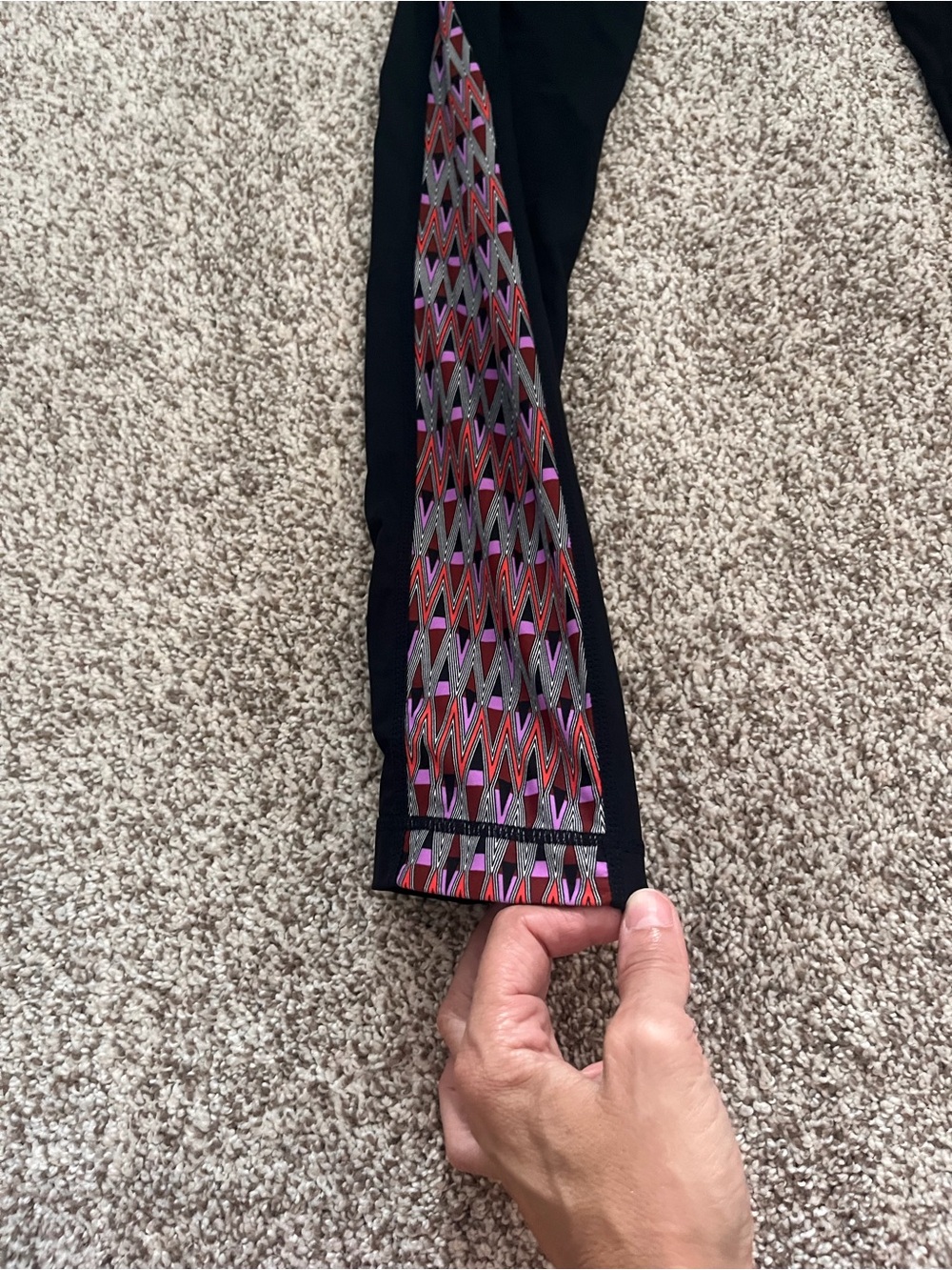 Athleta Women’s Large Black Geometric Side Panel 7/8 Athletic Leggings - Picture 4 of 8